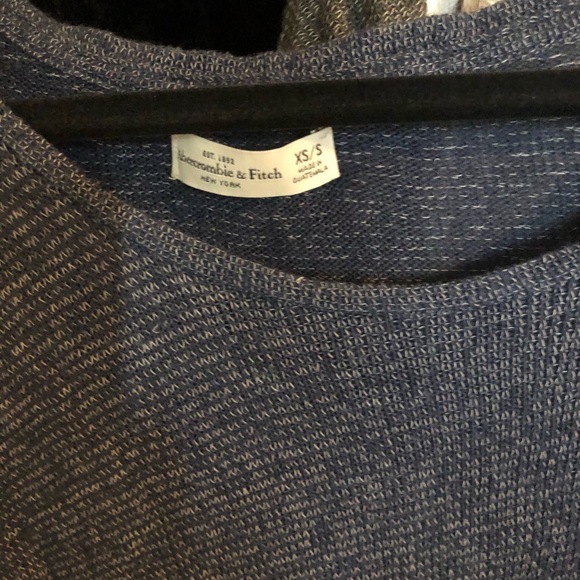 Very comfy, thin sweater - good condition - Picture 2 of 3